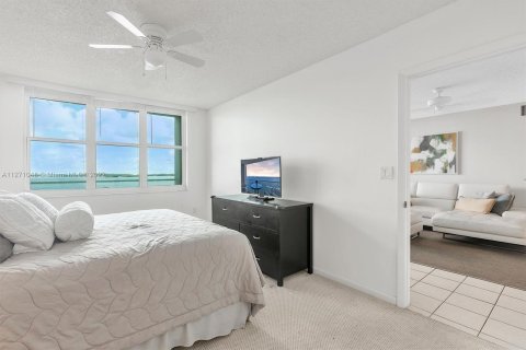 Снять в аренду квартиру в Майами, Флорида 2 спальни, 89.19м2, № 121849 - фото 16