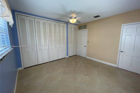 House in Miami, Florida 3 bedrooms, 174.19 sq.m. № 1378753 - photo 24