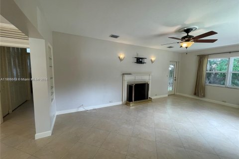 House in Miami, Florida 3 bedrooms, 174.19 sq.m. № 1378753 - photo 26