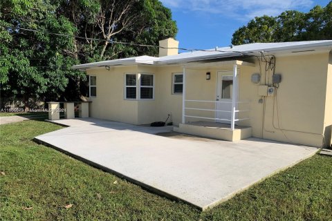 House in Miami, Florida 3 bedrooms, 174.19 sq.m. № 1378753 - photo 4