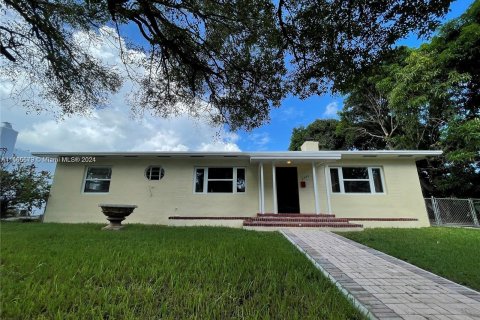 House in Miami, Florida 3 bedrooms, 174.19 sq.m. № 1378753 - photo 1