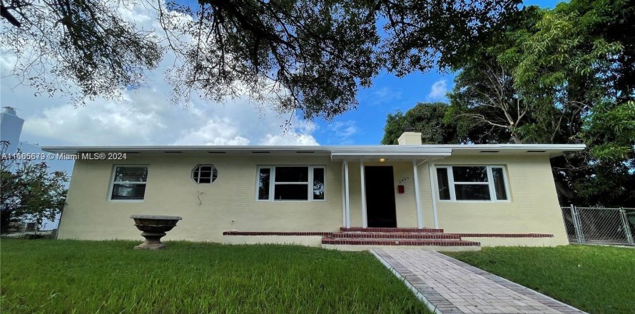 House in Miami, Florida 3 bedrooms, 174.19 sq.m. № 1378753