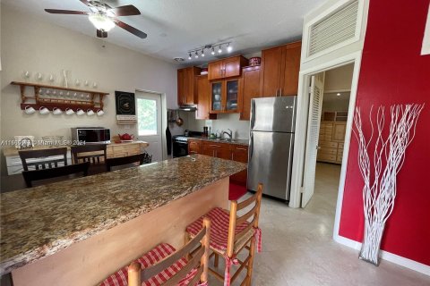 House in Miami, Florida 3 bedrooms, 174.19 sq.m. № 1378753 - photo 22