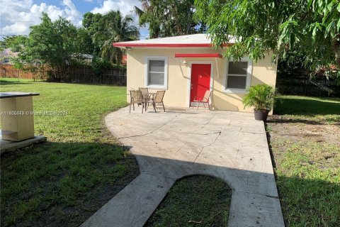 House in Miami, Florida 3 bedrooms, 174.19 sq.m. № 1378753 - photo 5