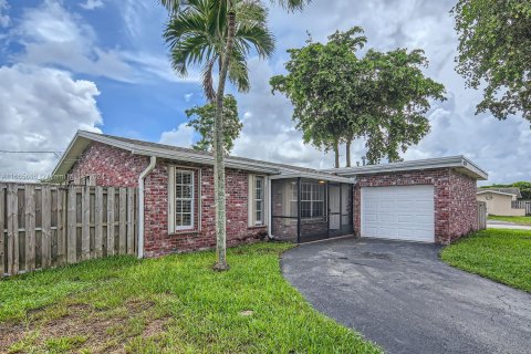 Casa en venta en Sunrise, Florida, 3 dormitorios, 131.74 m2 № 1378755 - foto 1