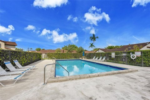 Condo in Miami, Florida, 1 bedroom  № 1378800 - photo 24