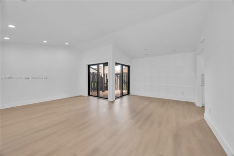 Condo in Miami, Florida, 1 bedroom  № 1378800 - photo 5