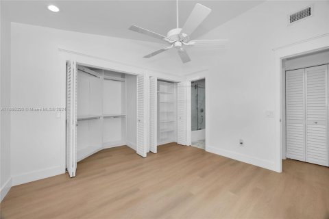 Condo in Miami, Florida, 1 bedroom  № 1378800 - photo 15