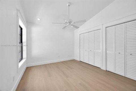 Condo in Miami, Florida, 1 bedroom  № 1378800 - photo 13