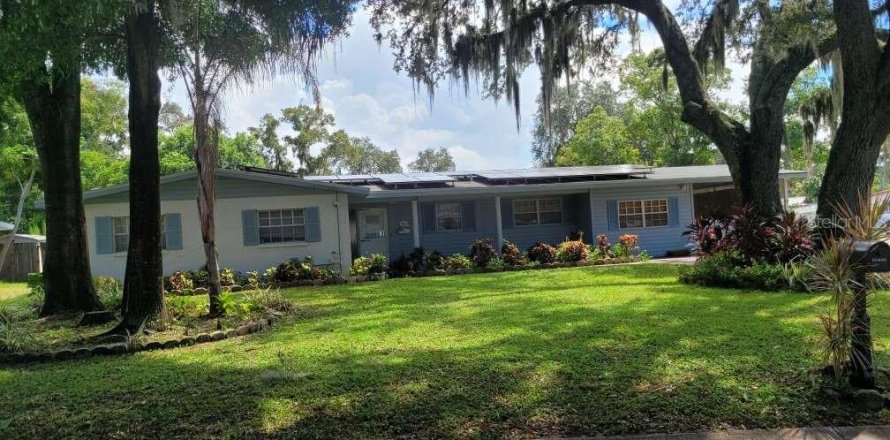 House in Brandon, Florida 3 bedrooms, 167.6 sq.m. № 1347508