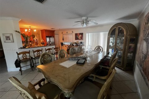 Casa en venta en Deerfield Beach, Florida, 4 dormitorios, 207.26 m2 № 1398285 - foto 11