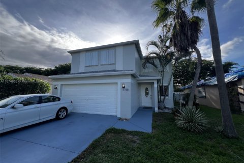 Casa en venta en Deerfield Beach, Florida, 4 dormitorios, 207.26 m2 № 1398285 - foto 1