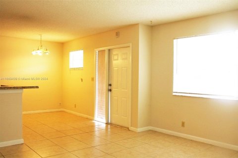 Condo in Coral Springs, Florida, 2 bedrooms  № 1388293 - photo 2