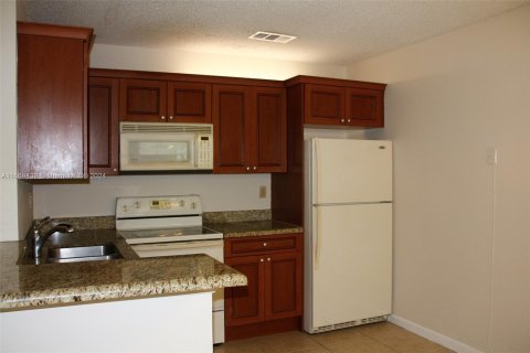 Condo in Coral Springs, Florida, 2 bedrooms  № 1388293 - photo 4