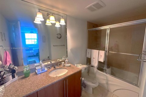 Condo in West Palm Beach, Florida, 2 bedrooms  № 1434963 - photo 8