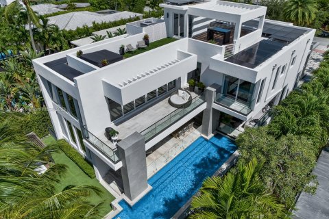 Villa ou maison à vendre à Miami Beach, Floride: 5 chambres, 486.71 m2 № 612995 - photo 1
