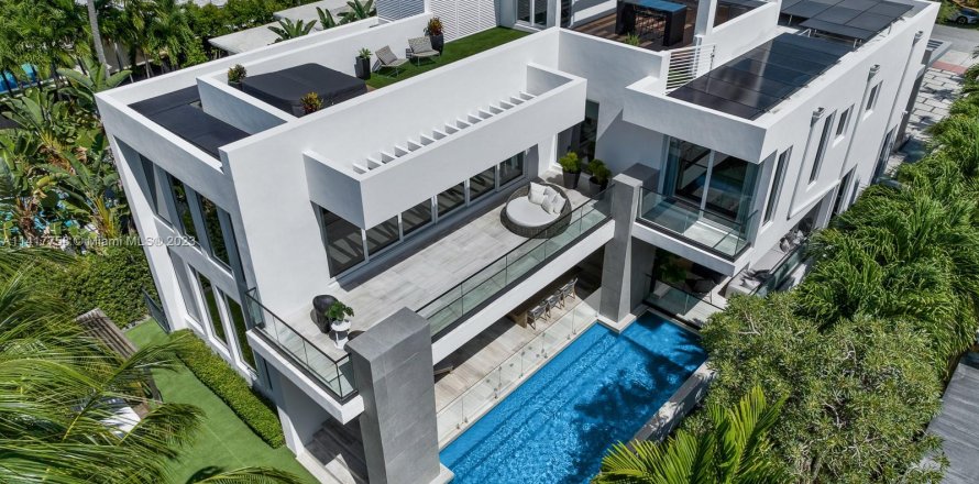 Villa ou maison à Miami Beach, Floride 5 chambres, 486.71 m2 № 612995