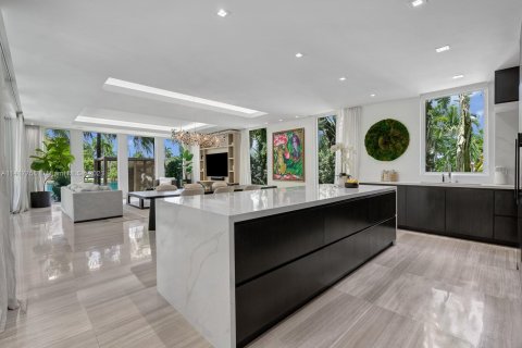 Villa ou maison à vendre à Miami Beach, Floride: 5 chambres, 486.71 m2 № 612995 - photo 7