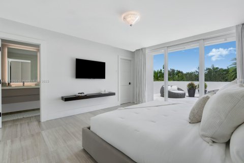 Villa ou maison à vendre à Miami Beach, Floride: 5 chambres, 486.71 m2 № 612995 - photo 28