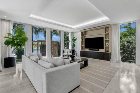 Villa ou maison à vendre à Miami Beach, Floride: 5 chambres, 486.71 m2 № 612995 - photo 4