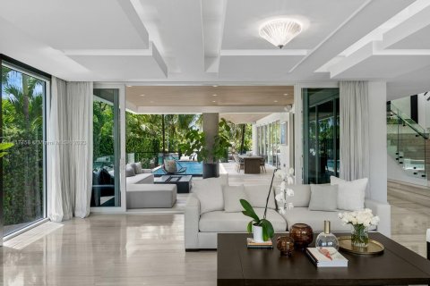 Villa ou maison à vendre à Miami Beach, Floride: 5 chambres, 486.71 m2 № 612995 - photo 10
