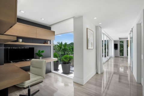 Villa ou maison à vendre à Miami Beach, Floride: 5 chambres, 486.71 m2 № 612995 - photo 19