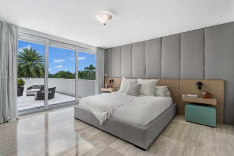 Villa ou maison à vendre à Miami Beach, Floride: 5 chambres, 486.71 m2 № 612995 - photo 27