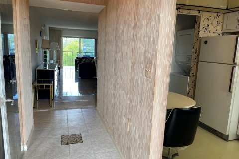 Condo in Lauderhill, Florida, 2 bedrooms  № 1151607 - photo 15