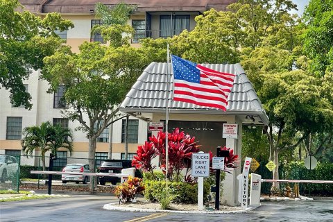 Condo in Lauderhill, Florida, 2 bedrooms  № 1151607 - photo 17