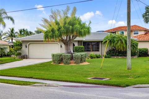 Villa ou maison à vendre à Punta Gorda, Floride: 2 chambres, 133.78 m2 № 1287878 - photo 1