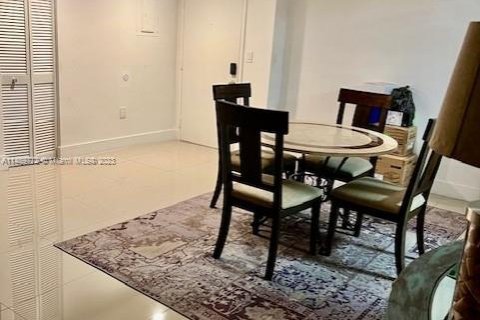 Condo in Doral, Florida, 2 bedrooms  № 858541 - photo 17