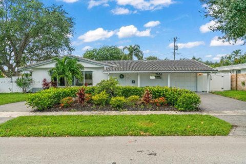 Villa ou maison à vendre à Fort Lauderdale, Floride: 3 chambres, 178.28 m2 № 1119286 - photo 1