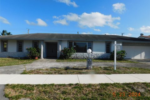 House in Oakland Park, Florida 4 bedrooms, 281.77 sq.m. № 1207592 - photo 18