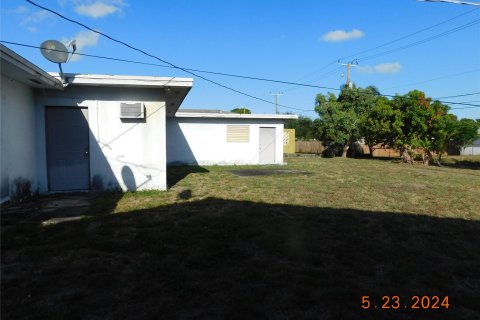 House in Oakland Park, Florida 4 bedrooms, 281.77 sq.m. № 1207592 - photo 2