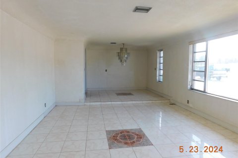 Casa en venta en Oakland Park, Florida, 4 dormitorios, 281.77 m2 № 1207592 - foto 15