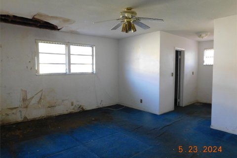 House in Oakland Park, Florida 4 bedrooms, 281.77 sq.m. № 1207592 - photo 6