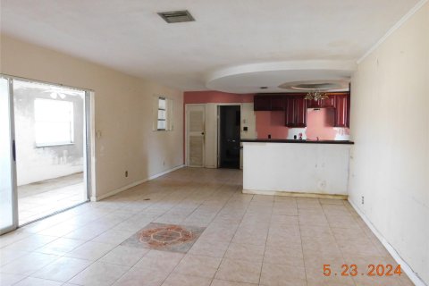 House in Oakland Park, Florida 4 bedrooms, 281.77 sq.m. № 1207592 - photo 13