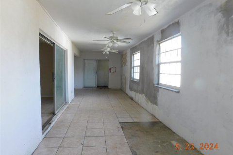 House in Oakland Park, Florida 4 bedrooms, 281.77 sq.m. № 1207592 - photo 11