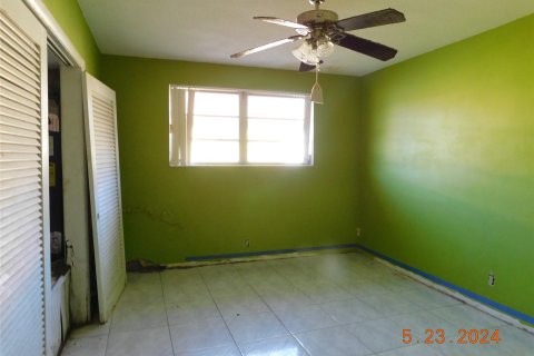 House in Oakland Park, Florida 4 bedrooms, 281.77 sq.m. № 1207592 - photo 9