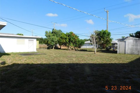 House in Oakland Park, Florida 4 bedrooms, 281.77 sq.m. № 1207592 - photo 1