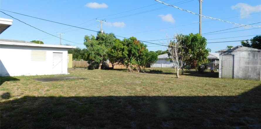 House in Oakland Park, Florida 4 bedrooms, 281.77 sq.m. № 1207592