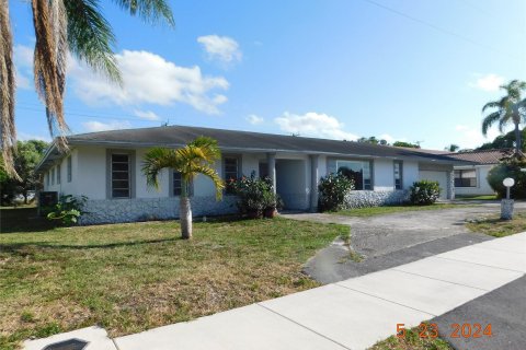 House in Oakland Park, Florida 4 bedrooms, 281.77 sq.m. № 1207592 - photo 17