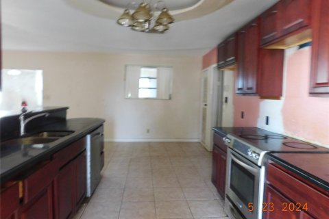 Casa en venta en Oakland Park, Florida, 4 dormitorios, 281.77 m2 № 1207592 - foto 12