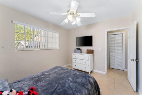 Casa en venta en Miami Gardens, Florida, 4 dormitorios, 113.9 m2 № 1181137 - foto 14