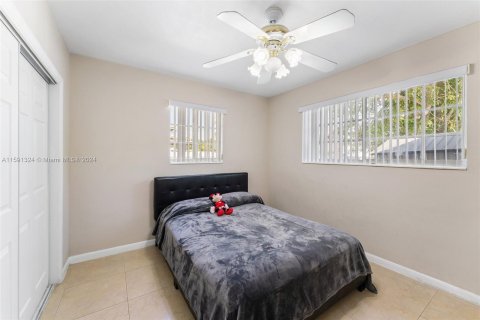 Casa en venta en Miami Gardens, Florida, 4 dormitorios, 113.9 m2 № 1181137 - foto 13