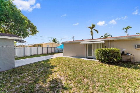 Casa en venta en Miami Gardens, Florida, 4 dormitorios, 113.9 m2 № 1181137 - foto 20