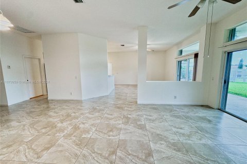 House in Weston, Florida 4 bedrooms, 174.93 sq.m. № 1391979 - photo 8