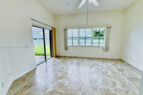 House in Weston, Florida 4 bedrooms, 174.93 sq.m. № 1391979 - photo 21