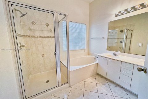 House in Weston, Florida 4 bedrooms, 174.93 sq.m. № 1391979 - photo 23