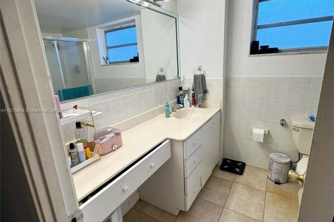 Condo in Miami, Florida, 2 bedrooms  № 1391975 - photo 16